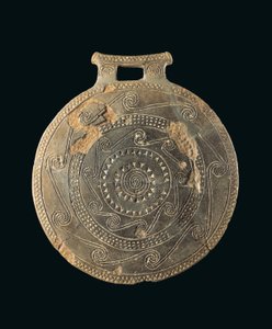 Paistinpannu, jossa pyörivät spiraalit ja kolmiot, Euboia (Evvoia) varhaiskykladien I-II ajalta, Kampos-vaihe (2800-2700 eKr.) (savi) tekijältä Greek
