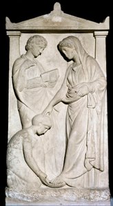 Kreikkalainen taide: "" Piika auttaa emäntänsä irrottamaan sandaalinsa"" Marmoriset helpot sukat 4. vuosisadalta eKr. Athenes, kansallinen arkeologinen museo tekijältä Greek