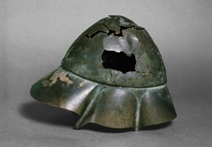 Ratsumiehen kypärä, boetialainen, luultavasti 4. vuosisata eaa. (pronssi) (ks. myös 126299).