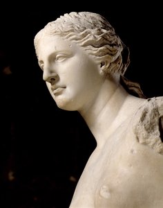 Venus de Milo, pään yksityiskohta, hellenistinen aika, noin 100 eKr marmoria