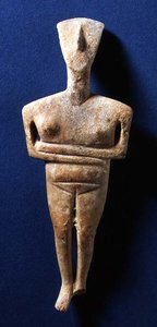 Kykladien hahmo, Naxos, noin 3000-2000 eKr. (marmori) tekijältä Greek