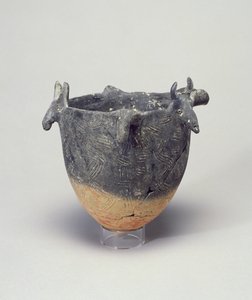 Tulppaani-kulho, häränpäillä, Kypros, 2400-2200 eKr. (savi) tekijältä Greek School