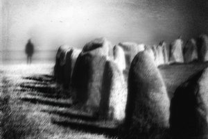 Salaperäinen kivikehämaisema tekijältä Gustav Davidsson