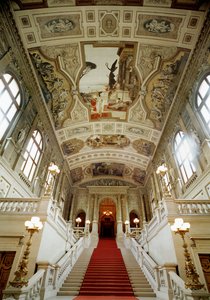 Wienin Burgtheater (Hoviteatteri), portaikko (vasemmalla): Taorminan teatteri tekijältä Gustav Klimt