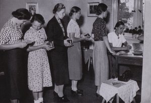 Nuoret naiset kolmannessa valtakunnassa: Wir Arbeitsmaid, We The Labour Maiden (m/v kuva) tekijältä Gustav von Estorff