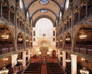 Rue des Tournellesin synagogan sisustus, rakennettu 1866 - 1867. Arkkitehti: Varrollier. Insinööri: Gustave Eiffel Pariisissa. tekijältä Gustave Eiffel