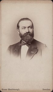 Sellisti ja säveltäjä Friedrich Grützmacherin muotokuva 1832-1903, noin 1865. tekijältä Hanns Hanfstaengl