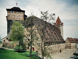 Näkymä Mauthalle, joka rakennettiin alun perin viljavarastoksi vuonna 1500 tekijältä Hans Beheim