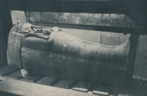 Kultaisten arkkujen kolmoispesä köyhän ihmisen saven suojelemiseksi, vuodelta 1935