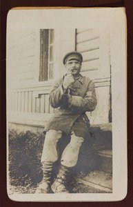 Ensimmäinen maailmansota: "Ukraina vuosina 1914-1916 Saksan armeijan hyökkäyksen aikana. Miehen muotokuva (m/w kuva) tekijältä Heldenfriedhof Dsessentniki (attr. to)