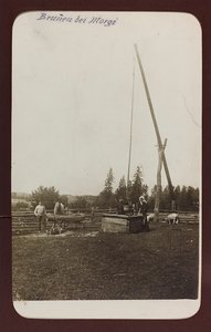 Ensimmäinen maailmansota: "Ukraina vuosina 1914-1916 Saksan armeijan hyökkäyksen aikana. Kaivo (m/w kuva) tekijältä Heldenfriedhof Dsessentniki (attr. to)