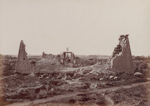 Karnak, Horuksen pylväät