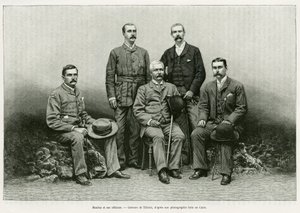 Henry Morton Stanleyn (John Rowlands 1841-1904) muotokuva ympäröi hänen upseerinsa vasemmalta: tohtori Thomas Heazle Parke (1857-93), Robert H. Nelson, William G. Stairs ja Arthur J. M. Jephson. Thiriatin kaiverrus havainnollistamaan tarinaa Dans les teneb tekijältä Henri Thiriat