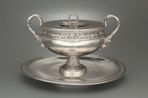 Peitetty tureen tarjottimella, 1798-1809 tekijältä Henry Auguste