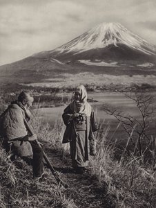 Japani 1920-luvulla: Fuji, Japanin pyhin vuori (m/w kuva) tekijältä Herbert Ponting