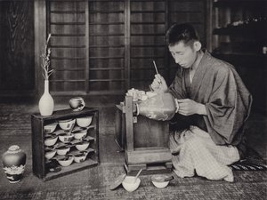 Japani 1920-luvulla: Maalaus Kiinassa (m/w kuva) tekijältä Herbert Ponting