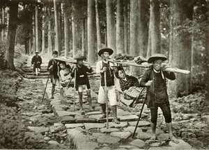 Japanilaiset naiset menossa pyhäkköihin, Nikko, 1910. tekijältä Herbert Ponting
