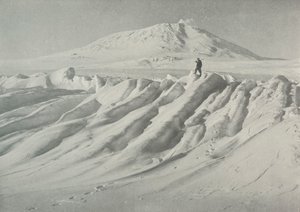 Erebus-vuori veden kuluttaman jäävuoren yllä, lokakuussa 1911, 1913 tekijältä Herbert Ponting
