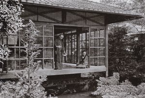 Namikawa San ruokkii karppiaan (m/w kuva) tekijältä Herbert Ponting