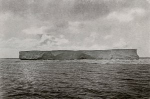 Ensimmäinen jäävuori, c1910, 1913 tekijältä Herbert Ponting