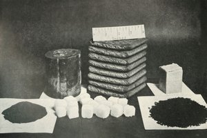 The Polar Partys Sledging Ration Pemmican, keksejä, voita, kaakaota, sokeria ja teetä, 1911, 1913 tekijältä Herbert Ponting