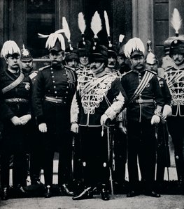 Tuleva kuningas Edward VII ja kuningattaren omien Oxfordshiren husaarien upseerit, 1897 1911