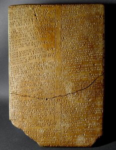 Heettiläinen sivilisaatio: nuolipaininen taulu, jossa on kirjoitettu jumalallisen Isharan ylipapin Amihatnan rituaali Hattusan (nykyisen Bogazkoin) paikalta 1650-1200 eaa. Istanbulin arkeologinen museo