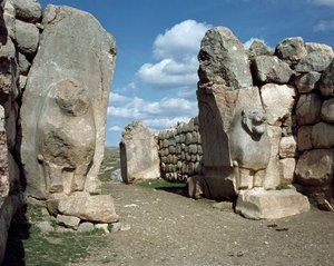 Lions Gate asetettu Hattusan muureille