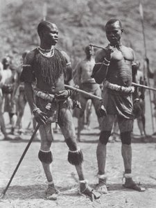 Afrikka: (s/w-kuva): Nuba-rättytanssijat (s/w-kuva).