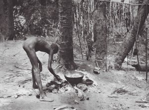 Afrikka: Nuer valmistaa krokotiilin lihaa (s/w-kuva). tekijältä Hugo Adolf Bernatzik
