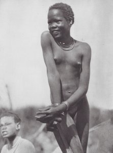 Afrikka: Nuer-tyttö (s/w-kuva)