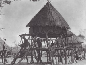 Afrikka: Djurin itäisen Djurin kasa-asumukset (s/w-kuva). tekijältä Hugo Adolf Bernatzik