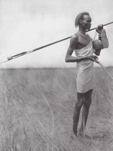 Afrikka: Dinka-soturi (s/w-kuva).