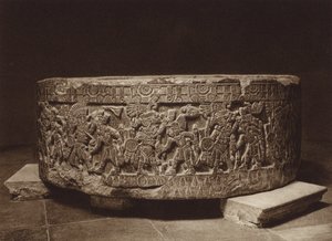 Meksiko: Kuningas Tizocin uhrialttari, kansallismuseo (s/w-kuva). tekijältä Hugo Brehme