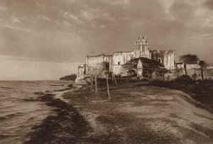 Meksiko: Campeche, San Franciscon luostarin raunio (s/w-kuva). tekijältä Hugo Brehme