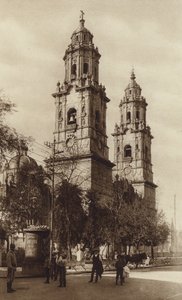 Meksiko: Morelia, La Catedral (s/w valokuva) tekijältä Hugo Brehme