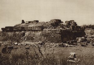 Meksiko: Xochicalcon pyramidi, ennen restaurointia (s/w-kuva) tekijältä Hugo Brehme