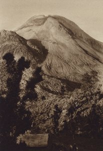 Meksiko: Colima-tulivuori ennen viimeisiä purkauksia (s/w-kuva). tekijältä Hugo Brehme
