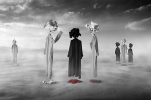 Surrealistiset aavikkohahmot