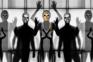 Surrealistiset naamioituneet hahmot