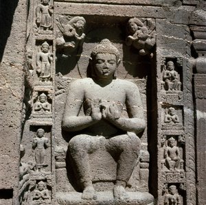 Buddha, veistetty patsas luolassa 19 tekijältä Indian School