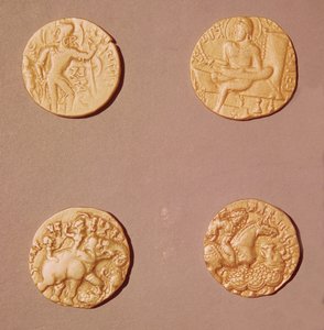 Samudraguptan (335-375) ja Kumargupta I:n (415-454) dinaari (kulta)
