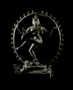 Hindulaisuus: esitys jumalasta Shiva Nataraja, tanssin jumala (Shiva Nataraja, tanssin herra) Pronssiveistos 1100-luku (1100-luku) Kolkata, Intian museo tekijältä Indian School