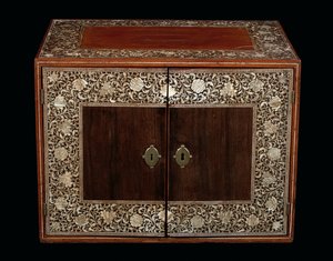 Mughal-kaappi, Gujarat tai Sindh, Länsi-Intia (norsunluun upotettu puu) tekijältä Indian School