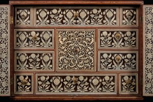Mughal-kaappi, Gujarat tai Sindh, Länsi-Intia (norsunluun upotettu puu) tekijältä Indian School
