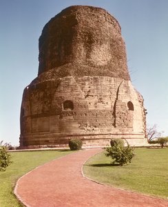 Dhameh-stupa, noin 500 jKr tekijältä Indian School