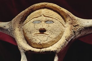 Janus Head, Cape Dorsetista (valan nikamat) (katso myös 228680)