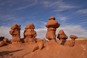 Kalliomuodostelmia Goblin Valley State Parkissa Utahissa, 2020 (kuva) (kuva) tekijältä Ira Block