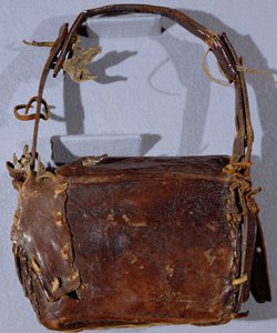 MS CCC 282 The Corpus Christi Book Satchel tai Budget, takaa katsottuna, Irlanti, n.1120-30 (nahka)
