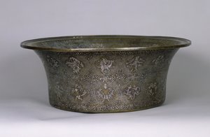 Allas, jonka nimi on sulttaani Al-Malik Al-Adil (1143-1218) Ayyubid-kausi, 1238-40 (hopeaa ja kuparia)
